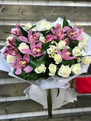 Букет цветов из: Розы и Хризантемы в Каменске