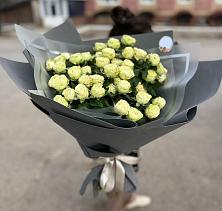 Букет Белые кустовые розы Солинеро в Каменске