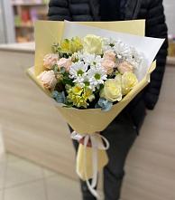 Букет цветов из:  Альстромерии, Розы и Хризантемы в Каменске
