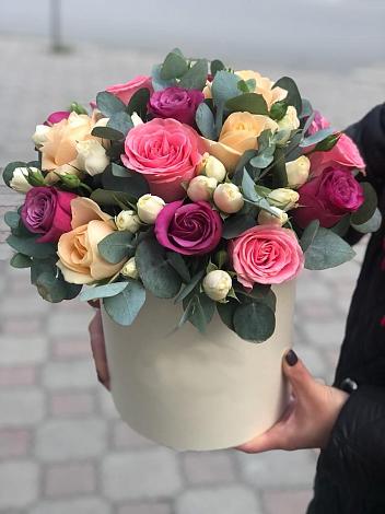 Цветочная композиция из Розы в шляпной коробке в Каменске